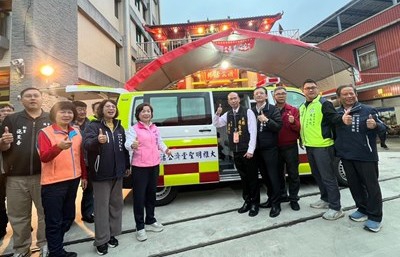 善行傳愛 大雅明聖堂募集經費捐贈救護車 中市消防局副局長楊元吉：感謝信眾 市民 義舉溫暖人心