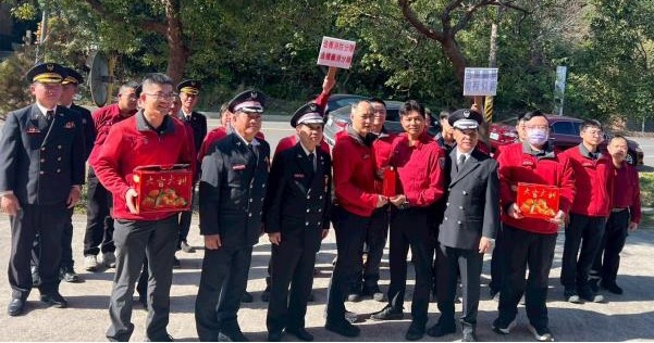 消防局局長匡夢麟致贈加菜金 感謝造橋消防義消同仁 春節守護鄉民家園