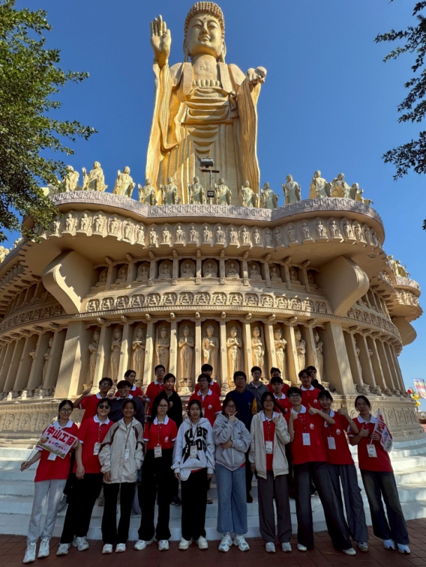 中山工商僑生參與佛光山春節義工展現暖心服務