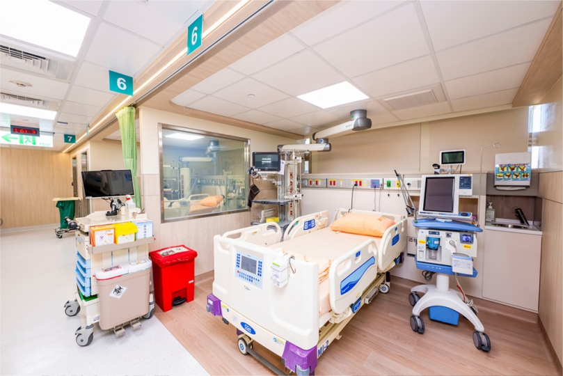 彰基啟用第3內科加護病房，過年期間191床全部開床，病患來一個救一個。（照片彰基提供）