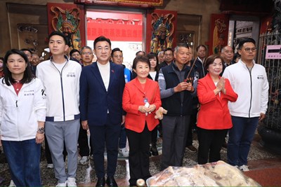 大年初一 四宮廟發「馬到金來」小紅包 盧秀燕市長:願國泰民安、市政昌隆