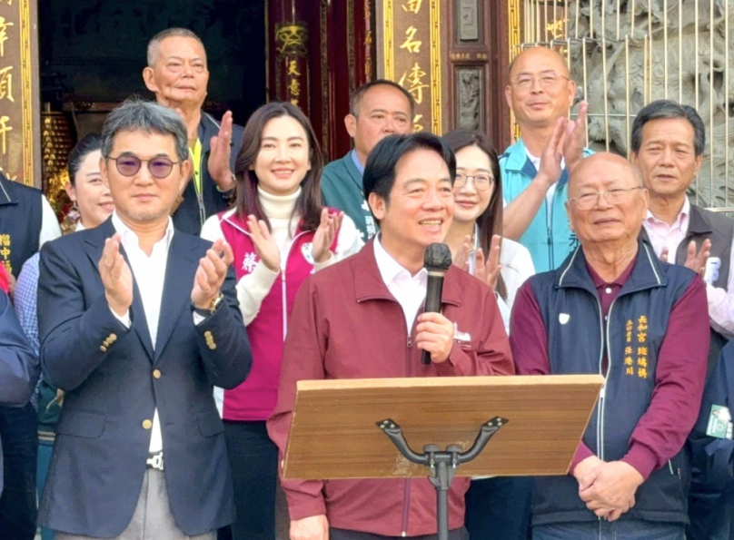 總統賴清德由立委劉建國等人陪同 前往虎尾福安宮、斗六長和宮參香祈福並發放福袋 賴總統推薦劉建國是未來縣長不二人選!