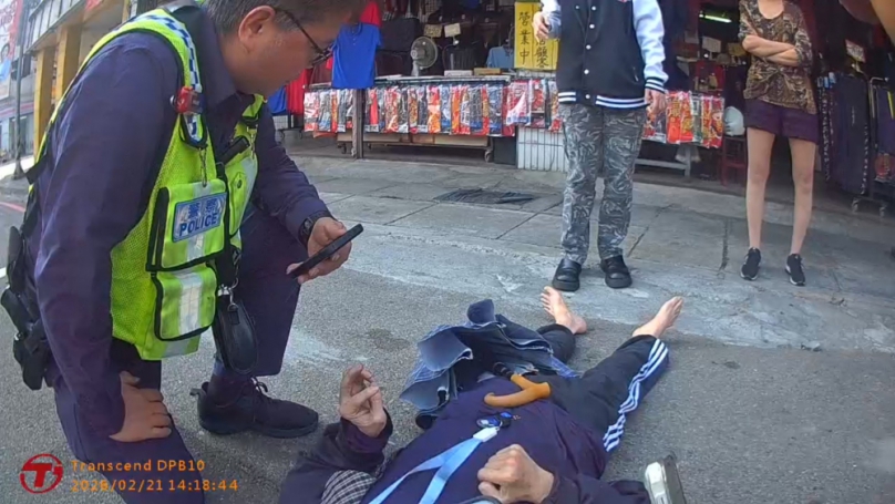 男體力不支倒地腳踝受傷    東信警查知住處安然送返