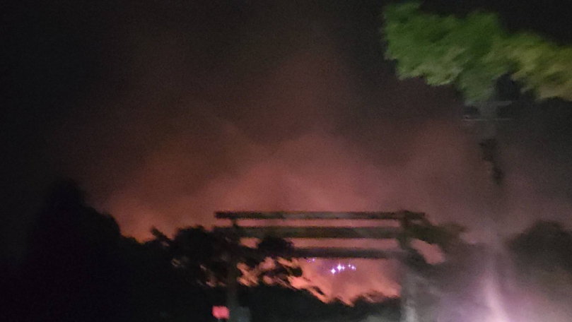 暗夜惡火｜知本溼地，火勢猛烈、濃煙沖天，數公里外都可以清楚看見火光！