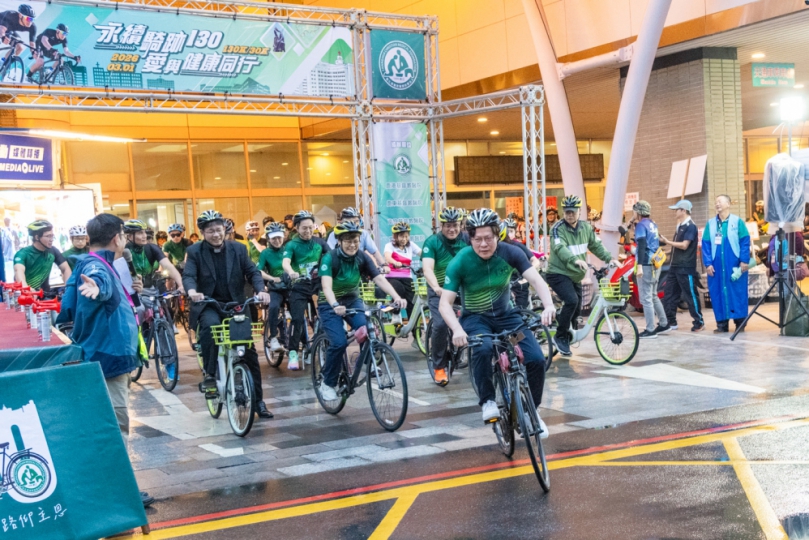 ﹁永續騎跡130,愛與健康同行﹂,彰基總院出發。(照片彰基提供)
