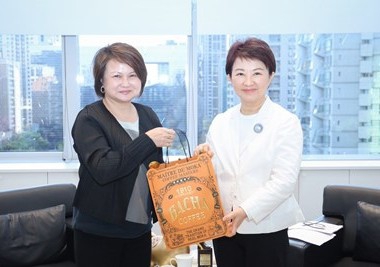 新加坡新任駐台代表符秀麗首訪台中 盧秀燕市長盼雙方深化城市交流合作