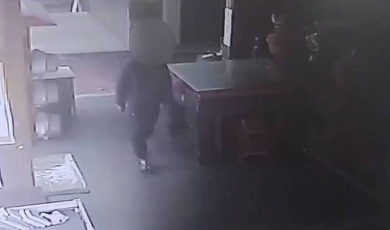 高雄呂姓男子抱走廟宇功德箱偷走2萬香油錢
