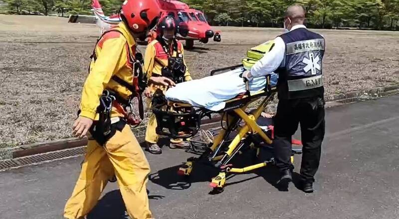 南橫庫哈諾辛山屋傳山友吐血直升機緊急吊掛後送醫救治