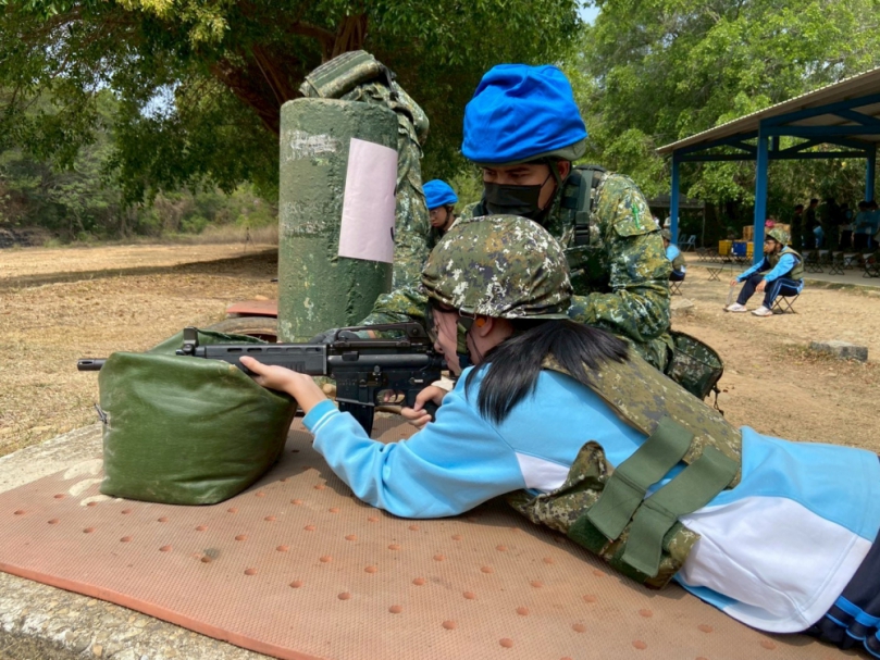 南投縣高中職實彈射擊體驗活動登場 1700餘名師生成功嶺深化全民國防教育