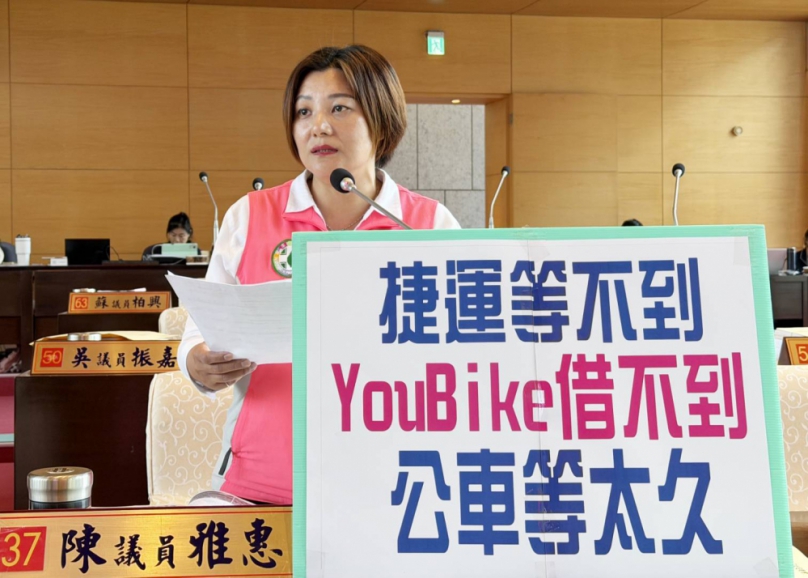 交通建設數字亮眼卻「無感」？民進黨市議員陳雅惠：市民還在等公車、借不到YouBike  市長盧秀燕：中市府將持續編列預算，加強車輛與站點配置