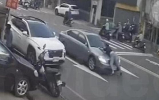 車手第四度取款被圍堵    猛踩油門逃逸撞傷二人