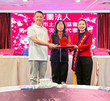 健康傳承 舞動台中！台中市土風舞協會理事長交接 卸任林霈涵議員交棒新任理事長林學冠