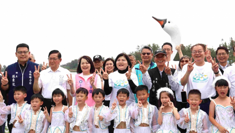 8米巨型天鵝閃耀登場〜「雲林天鵝湖嘉年華」口湖椬梧滯洪池盛大開幕 嗨翻兒童節連假！