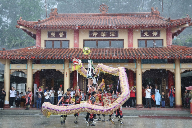 「金龍賜福藝術文化節」迎春雨引人潮 同享信仰藝文公益之樂