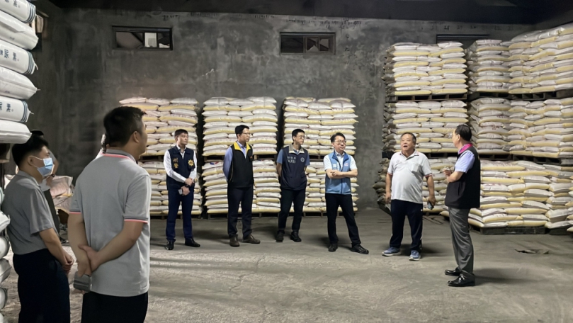 彰化檢警府再出擊，查訪農會肥料供貨情形。（照片彰檢提供）