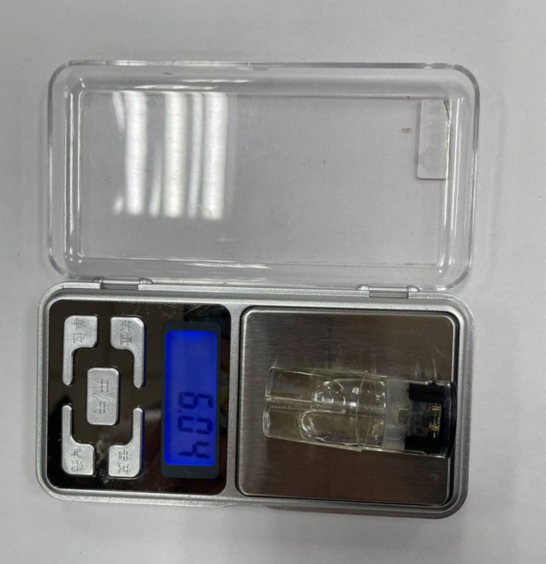 男子心虛鑽巷避路檢 難逃中正二警眼尖查獲「喪屍煙彈」