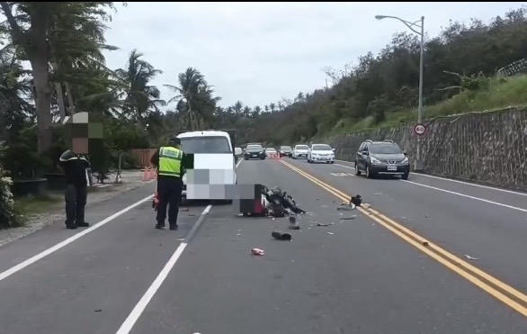 騎士傷重不治｜自小客貨車路邊起步欲迴轉時與直行機車碰撞