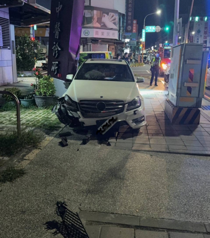 嘉義市警方機警攔查追緝逃逸車輛 成功逮捕毒品及槍械案嫌犯