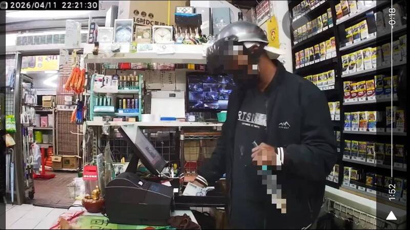 高雄五金行深夜遭歹徒持刀搶萬元現金4小時落網