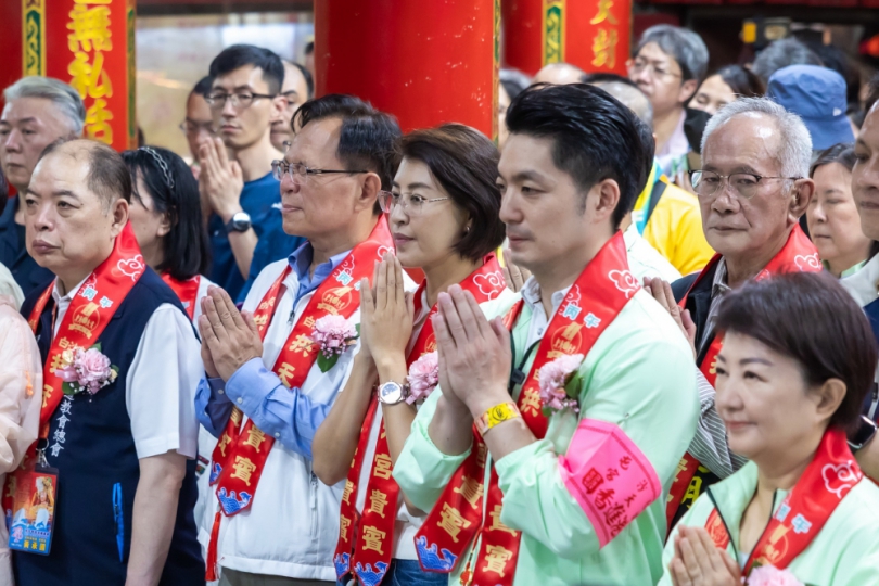 許縣長參加白沙屯媽祖徒步進香登轎儀式　為縣民祈福