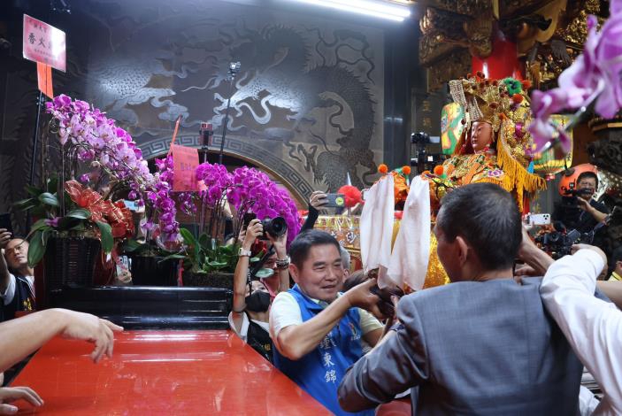 粉紅車跑 白沙屯拱天宮媽祖回鑾 縣長鍾東錦感謝各界協助及媽祖保佑
