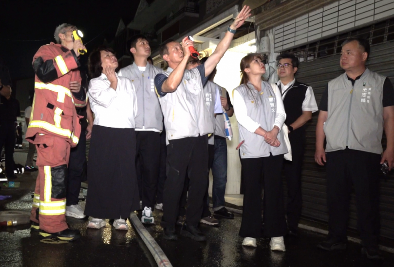 嘉義市大雅路二段民宅火警 波及2戶3人不幸罹難 市長黃敏惠連夜趕赴現場關心 並責成市府全力協助