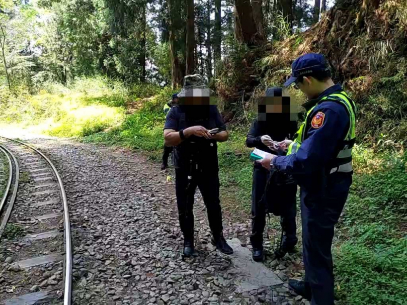 違規行走鐵道進入眠月線臺灣一葉蘭自然保留區  三遊客遭取締  林鐵處持續推動鐵道安全取締