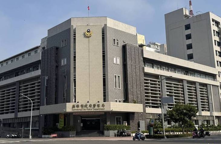 高雄員警假公濟私拍6女私密照警局開鋤記2大過免職