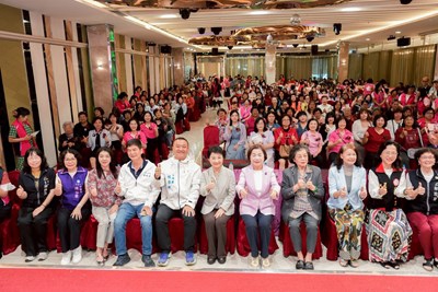 「市長媽媽」感性表揚模範婆媳 盧秀燕盛讚：撐起世界半邊天的「女神」