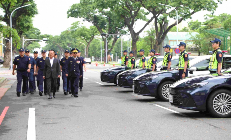 嘉義縣警力再升級！ 縣長翁章梁校閱各式全新警用車輛 致力打造「安心、安定、安全」家園〜