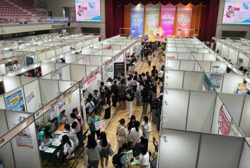 百家企業進駐輔英科大徵才