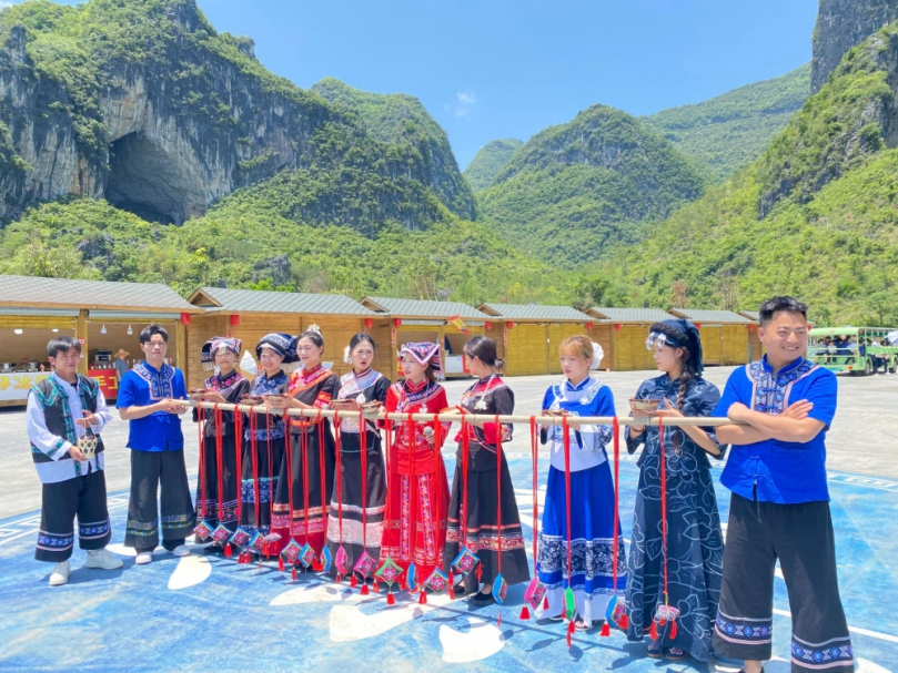 前進貴州黔南系列報導（五） 兩岸媒體人遊貴州大小井 沉浸式體驗布依風情與山水之美