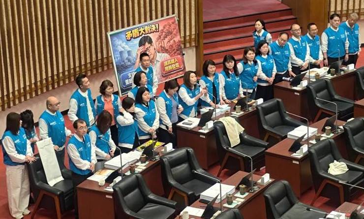 高雄綠營為總統彈劾案砲轟柯志恩藍營反批自我閹割