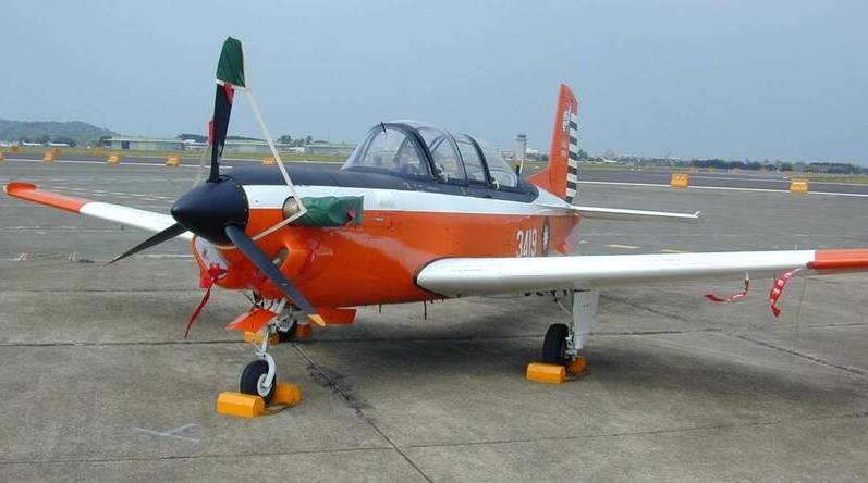 空軍T-34初教機於高雄岡山墜毀2名中校飛官不幸殉職