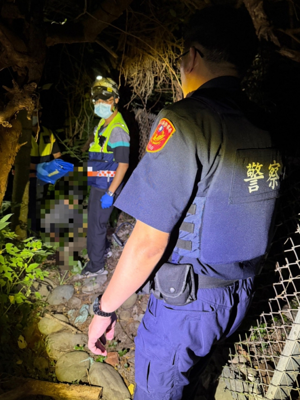 田中警分局二水分駐所員警，機警漏夜尋找失智老婦人。（照片警方提供）
