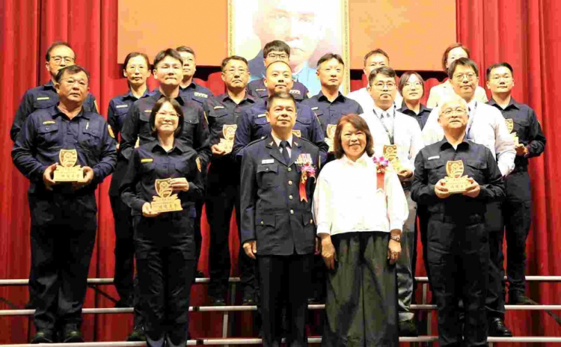嘉義市警察節慶祝大會 市長黃敏惠表揚績優警民力 感謝守護城市安全!