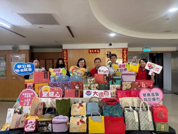 端午送暖 黃偉哲攜手台南大遠百關懷弱勢家庭迎佳節