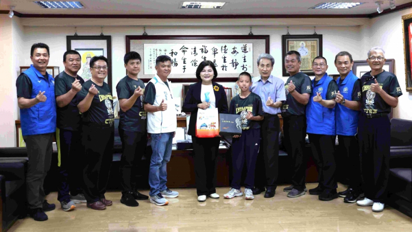 雲林麥寮橋頭國小排球隊締造五冠王佳績 縣長張麗善接見表揚肯定為雲林爭光!