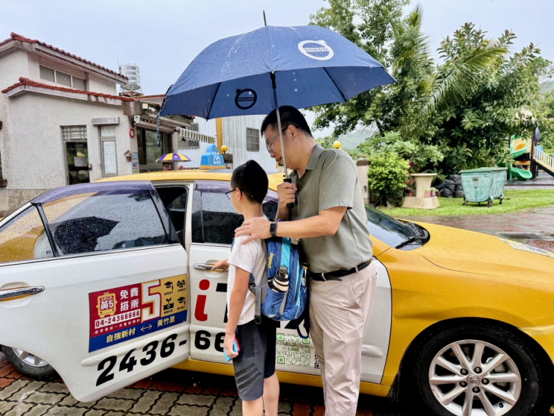 畢業生暖心告白!黃竹國小學生手寫感謝卡 中市小黃公車駕駛:最寶貴的獎狀