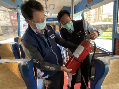 228連假將屆,監理站完成車輛和駕駛人整備。(照片監理站提供)