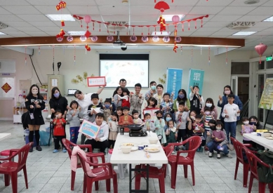婦女節幸福手作  雪Q餅甜進心裡  吸引29組親子報名參加，每份手作點心都裝滿滿的誠意和祝福，讓甜蜜串起美好的家庭生活經驗。