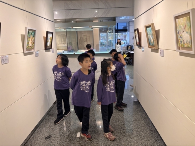 「純真之願,苗苗個人創作展」,邀德興國小師生觀賞。(照片成美提供)