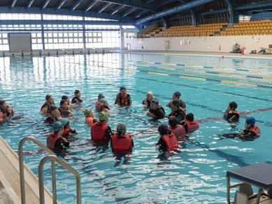 樂遊澎湖平安歸  澎管處舉辦旅遊安全週系列宣導活動  澎管處提醒，民眾來澎旅遊，要挑選合法之旅宿業者、租賃車業者。駕車或騎乘機車暢遊澎湖時，小心駕駛、遵守交通規則。從事水上活動，請選擇合法之水域遊憩業者，聽從教練指示，遵守各項水域活動安全規定，並自評估自身身體狀況，量力而為，以免發生危險。