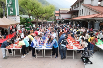 南投梅子節信義鄉農會登場　500人齊聚體驗製梅