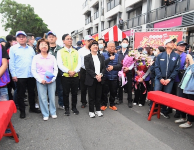 大甲媽進入彰化縣境，王縣長接駕。（照片縣府提供）