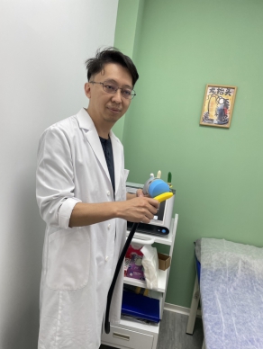 診所引進低能量體外震波與磁波椅  男性性功能改善和女性漏尿治療效果佳 泌琪林林佳達醫師：非侵入性治療幾乎沒併發症