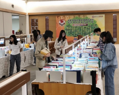 南華大學鼓勵借閱新書送好禮 良心商店好書義賣做公益