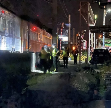 暗夜驚魂|男子闖入花蓮市建國路平交道慘遭撞死,造成鐵公路交通中斷!