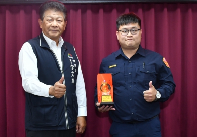 劉韋亨及時阻卻少女跳樓     李文章在會報上豎指讚譽