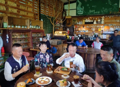 民雄隱藏版咖啡廳爆紅 「魚罐頭咖啡館」田野間享寧靜